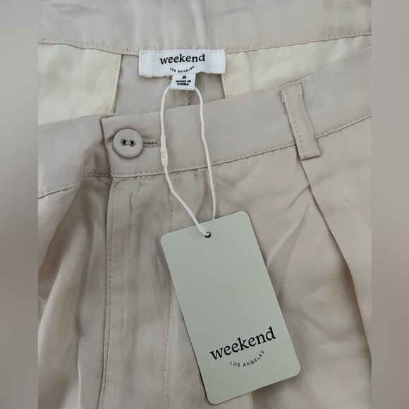 NWT Weekend/ High waisted dress shorts/ Oyster colour/ Silky material/ Size US S - Picture 4 of 10